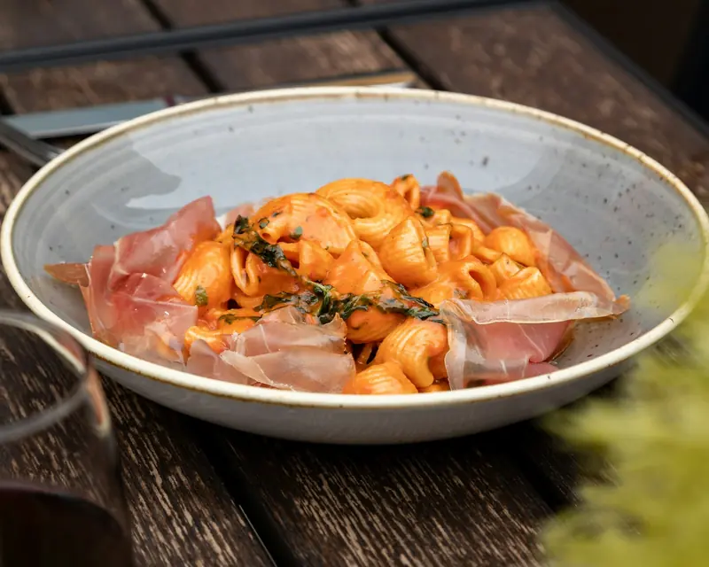 Paccheri con prosciutto